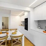 Apartment Whome Urban Oasis: Modern Living With Parking & Ac Lisbon