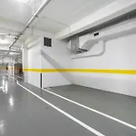 Whome Urban Oasis: Modern Living With Parking & Ac