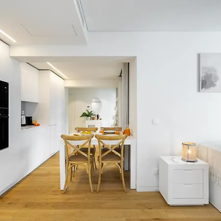 Whome Urban Oasis: Modern Living With Parking & Ac アパート