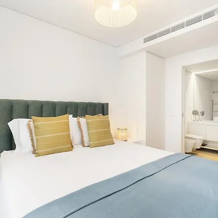 Whome Urban Oasis: Modern Living With Parking & Ac