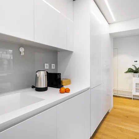Whome Urban Oasis: Modern Living With Parking & Ac Apartament *