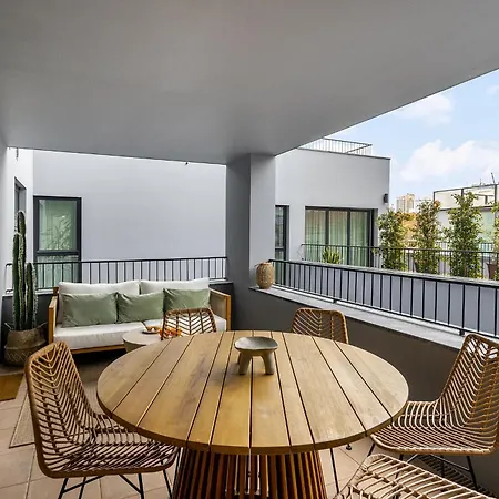 Apartament Whome Urban Oasis: Modern Living With Parking & Ac *