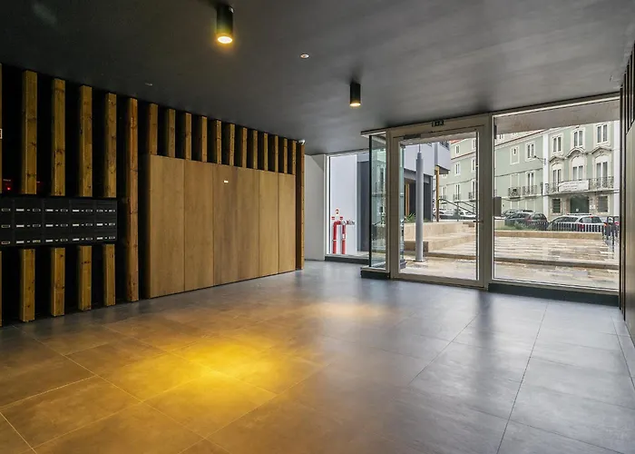 Whome Urban Oasis: Modern Living With Parking & Ac