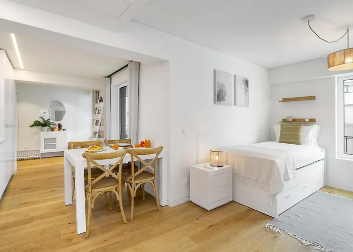 Whome Urban Oasis: Modern Living With Parking & Ac Lisboa
