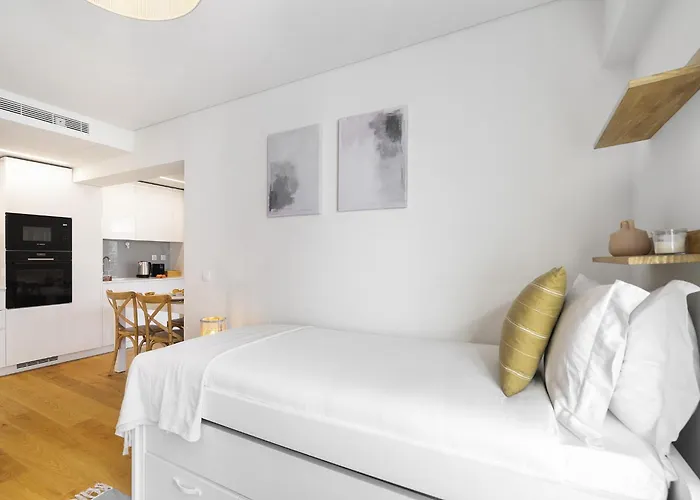 Whome Urban Oasis: Modern Living With Parking & Ac *