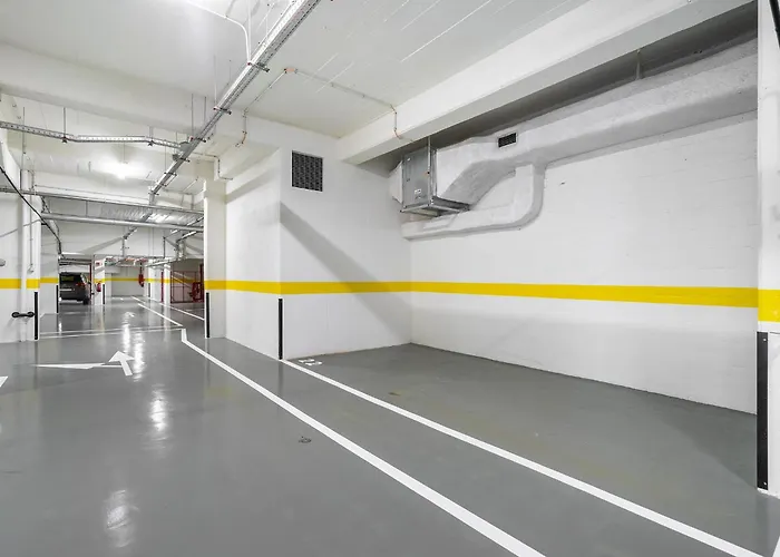 Whome Urban Oasis: Modern Living With Parking & Ac