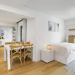 Whome Urban Oasis: Modern Living With Parking & Ac Лісабон