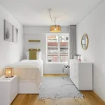 Whome Urban Oasis: Modern Living With Parking & Ac Лісабон